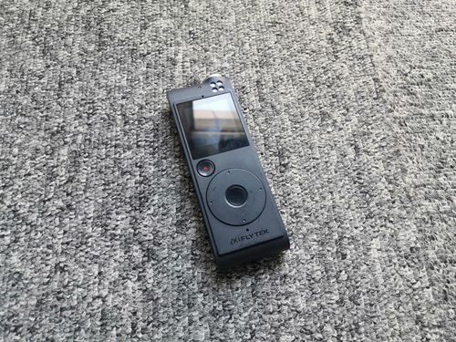 AI录音笔SR101 超强录音与实时翻译，让文字记录变得生动起来